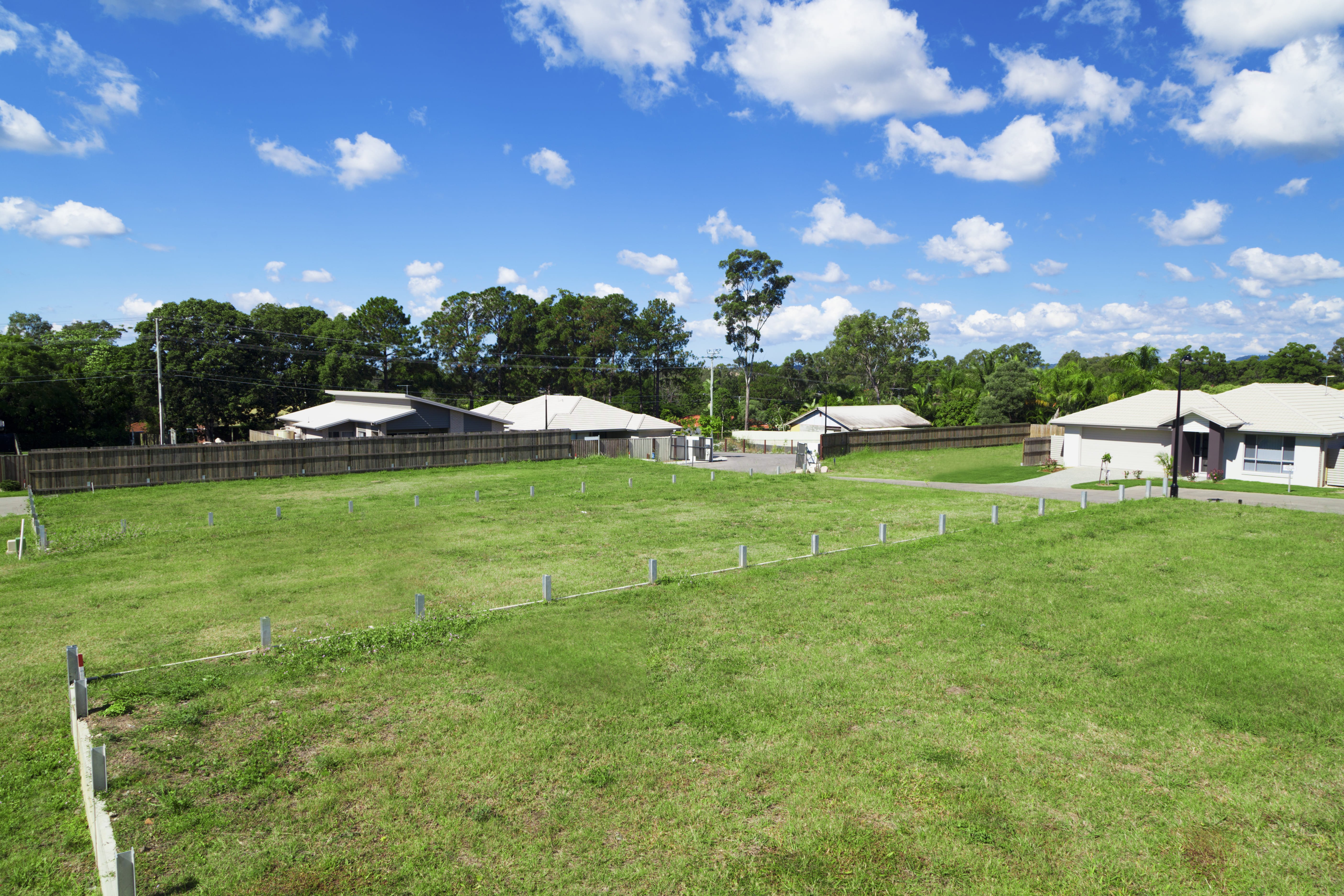 <p>The benefits &amp; key factors of buying vacant land</p>